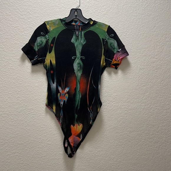 SKIMS Obsidian Print Mesh T-Shirt Bodysuit - Picture 5 of 6
